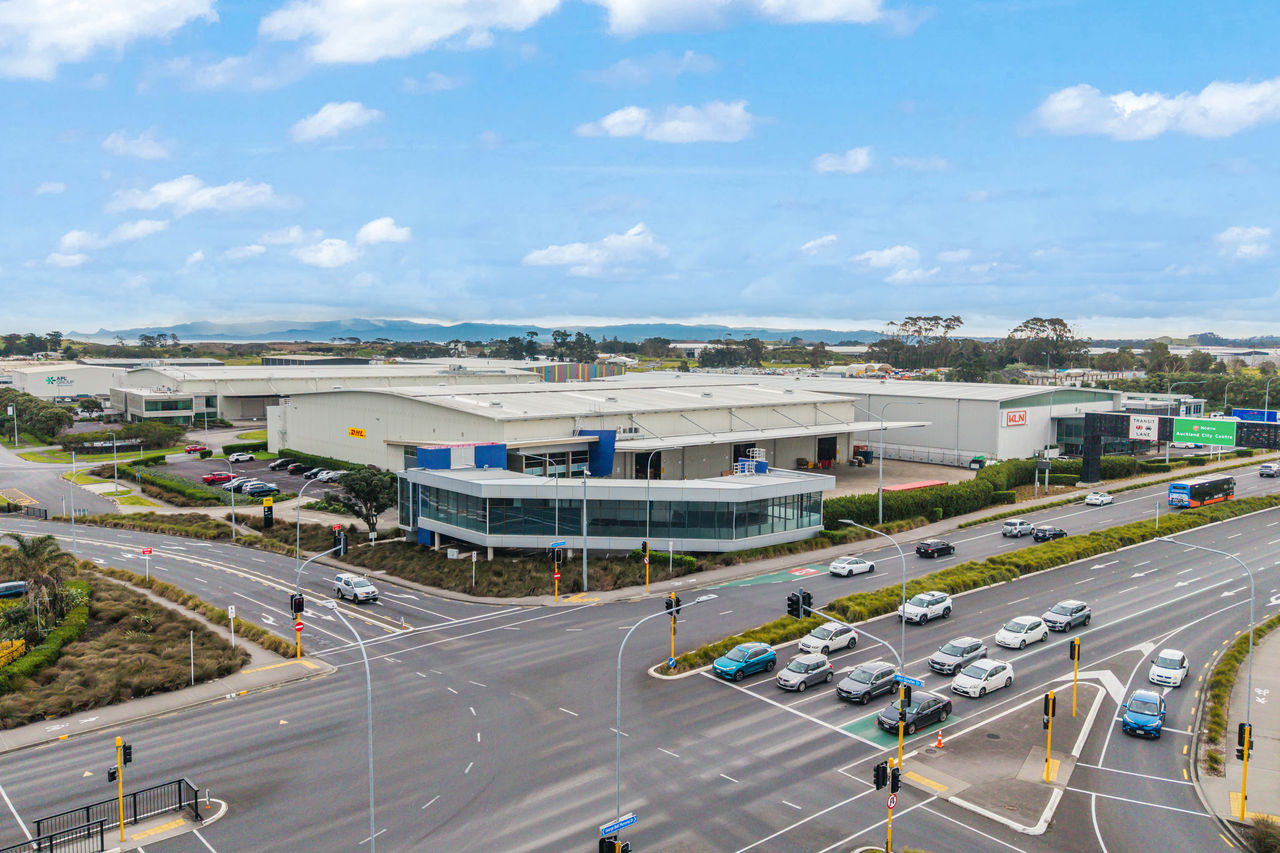 Showroom Building